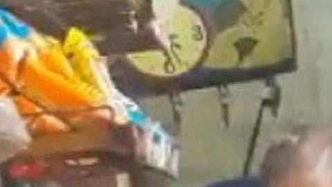 Vendedor fue captado robando mercancía.