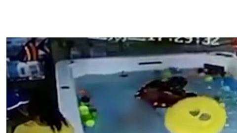 La distracción le costó muy cara a esta madre.