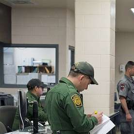 2,551 niños han sido separados de sus padres por Trump.
