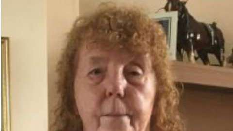 La anciana tuvo muy malas vacaciones de verano.