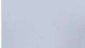 La niña solo tenía frío y su mamá no hizo nada por ella.