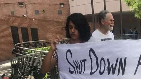 Activistas piden cerrar el Centro de Detención de Atlanta. Foto: Project South