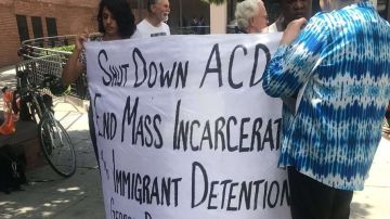 Activistas piden cerrar el Centro de Detención de Atlanta. Foto: Project South