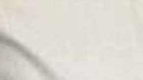 La abuela de 87 años no habla inglés y siempre corta flores cerca de casa.