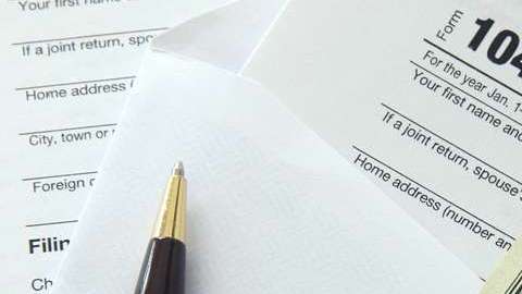 El cheque promedio recibido por los californiados fue de $2,379./Shutterstock