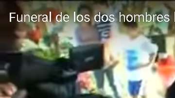 Entierro de dos hombres linchados en Puebla.