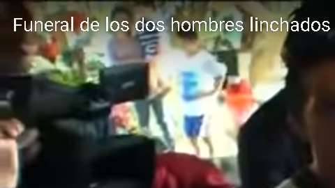 Entierro de dos hombres linchados en Puebla.