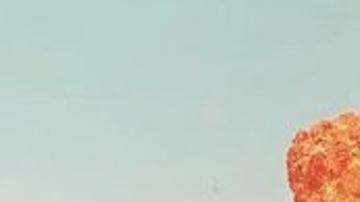 Explota camión cisterna en una autopista de Bolonia.