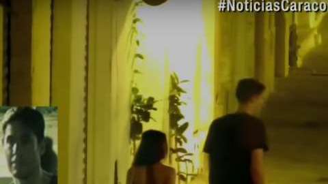 Los extranjeros y las menores se encontraron en la Plaza de los Coches y la Torre del Reloj.