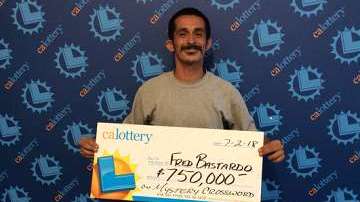 Fred Bastardo celebra su extraordinario día de premios.