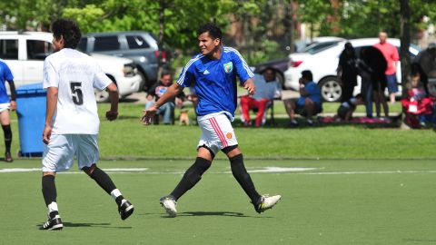 Anthony Martínez llegó a Chicago procedente de Puerto Rico buscando el buen futbol de la ciudad y rápido fue aceptado por varios equipos. (Javier Quiroz / La Raza)