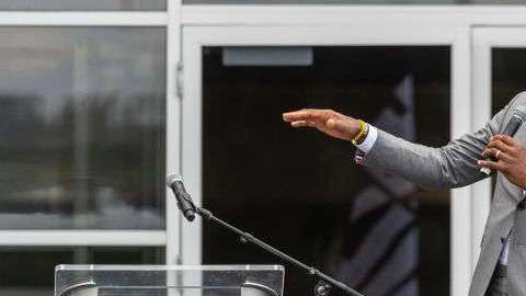 LaBron James dirigió una charla a su hijo y a sus compañeros de equipo