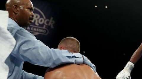 Eleider Alvarez noqueó a Sergey Kovalev en el séptimo round de su pelea por el cetro de los semipesados. (Foto: Elsa/Getty Images)