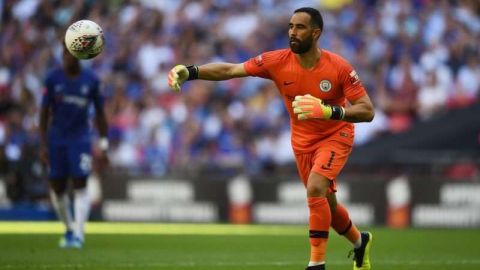 El chileno Claudio Bravo deja al Manchester City sin un relevo de calidad para Ederson. (Foto: Clive Mason/Getty Images)