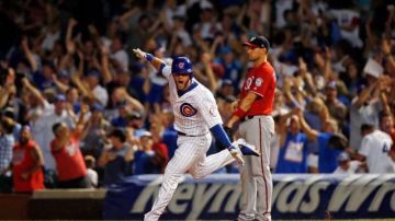David Bote le dio el triunfo sobre los Nats a los Chicago Cubs con un walk-off grand slam. (Foto: Jon Durr/Getty Images)