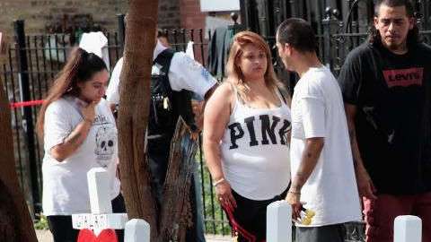 Vecinos ubicaron cruces en el sitio de la tragedia. Getty Images