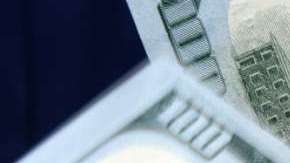 Un dólar se vende en 18.80 pesos al menudeo.