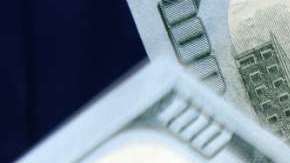 Un dólar se vende en 18.80 pesos al menudeo.