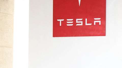 Musk sabe hacer ruido.