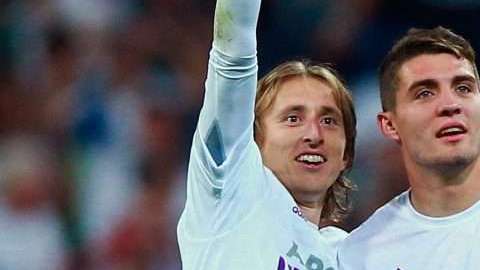 Los croatas Mateo Kovacic y Luka Modric ven separarse sus caminos en el Real Madrid. (Foto: Gonzalo Arroyo Moreno/Getty Images)