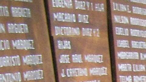 Familiares de Rufina Amaya durante su funeral el 9 de marzo de 2007 en El Mozote.