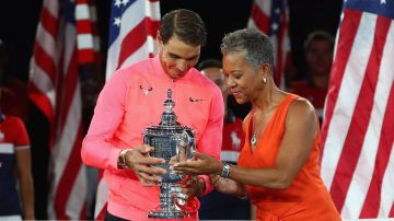 Katrina Adams con Rafael Nadal, ganador del US Open 2017.