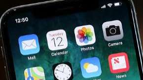 Se encontró pornografía infantil en el celular del viajero