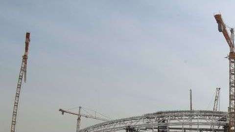 Un trabajador nepalí perdió la vida durante la construcción del estadio Al Wakrah en Qatar