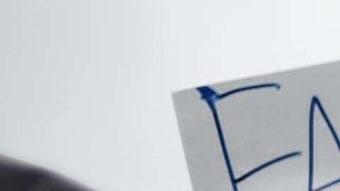 Activistas exigen la reunificación de familias separadas.