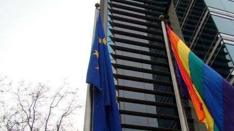 Se izó la Bandera de la Diversidad Sexual para inaugurar la celebración en Chile el Día Internacional contra laHomofobia y la Transfobi
