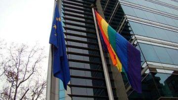Se izó la Bandera de la Diversidad Sexual para inaugurar la celebración en Chile el Día Internacional contra laHomofobia y la Transfobi