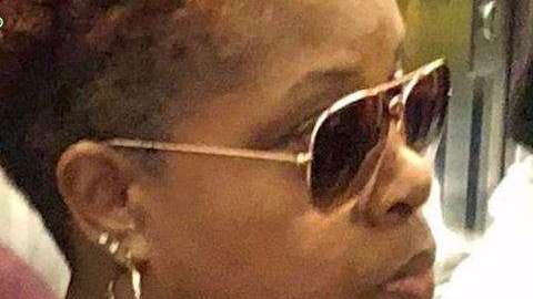 Imagen de la sospechosa en el Metro que aredió a joven de 26 años.