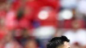 César Ramos muestra la tarjeta roja al portero de Toluca Alfredo Talavera en el estadio Nemesio Diez. (Foto: Imago7/ Etzel Espinosa)