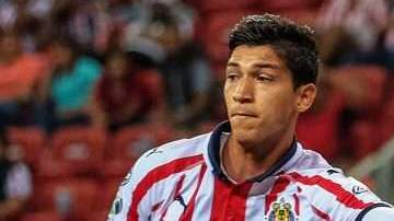 Los jugadores chivas Angel Zaldivar y Josecarlos Van Rankin. (Foto: Imago7/Eckart Müllen)