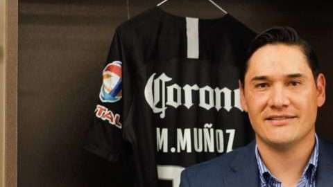 Moisés Muñoz, anuncio su retiro del futbol, celebrado en el estadio Azteca. (Foto: Imago7/Rafael Vadillo)