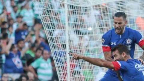 Martín Cauteruccio festeja su gol ante Santos Laguna. Cruz Azul sigue invicto. (Foto: Imago7)