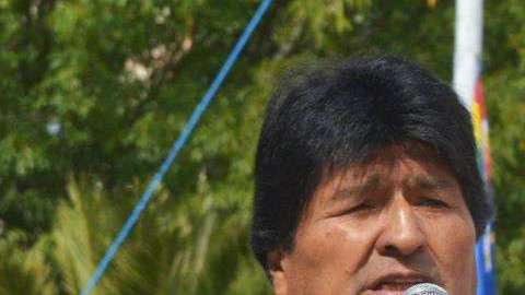 Evo Morales con la medalla. Getty Images