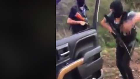 Presuntos criminales bailan "La Chona".