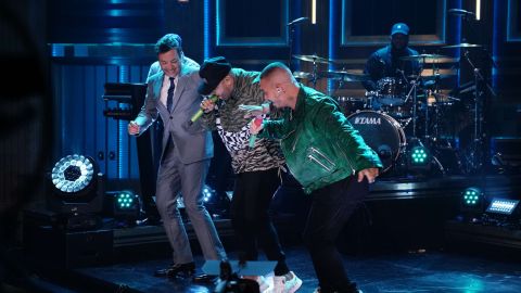 Jimmy Fallon, Nicky Jam y J Balvin.