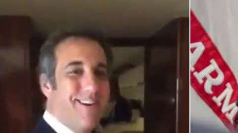 El video muestra a Cohen abordar el avión de campaña presidencial.