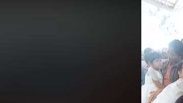 Este papá es capaz de hacer lo que sea con tal de hacer felices a sus hijos.