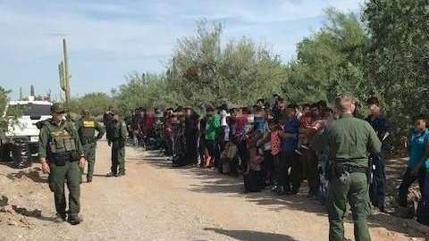 Los inmigrantes fueron entregados a ICE para su deportación.