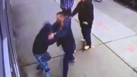 Jared Gordon defendió a uno de sus amigos de un par de pandilleros en Queens