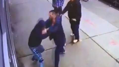 Jared Gordon defendió a uno de sus amigos de un par de pandilleros en Queens