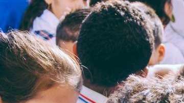 Estudiantes en París, Colombia, reciben los mosquitos. World Mosquito Program