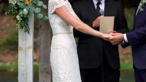 El perro decidió ser el protagonista del momento más importante de la ceremonia.