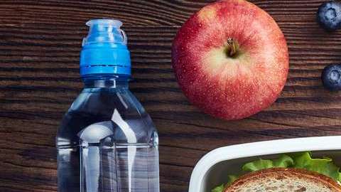 Una merienda es una comida pequeña que tiene de 1 a 3 grupos de alimentos.