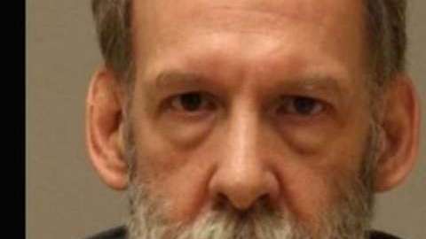 David Allen Dean tiene convicciones por delitos sexuales.