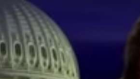 Tucker Carlson, de Fox News, y Enrique Acevedo, de Univisión.