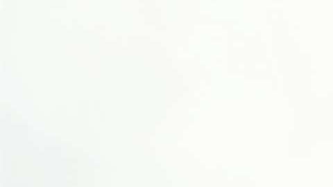 Las familias latinas gastan más que el promedio en preparar a sus hijos para el curso./Shutterstock